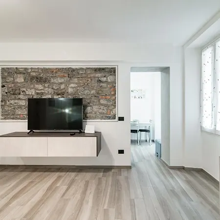 Olimpia Via Vitani - The House Of Travelers Apartment Como